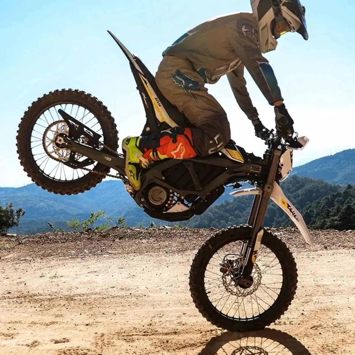 2024 Sur Ron Ultra Bee Electric Dirt Bike 74V 12500W Middrive Ebike 440N.m Torque 55Ah Surron Enduro Electric Motorcycle2024 Sur Ron Ultra Bee Electric Dirt Bike 74V 12500W Middrive Ebike 440N.m Torque 55Ah Surron Enduro Electric Motorcycle